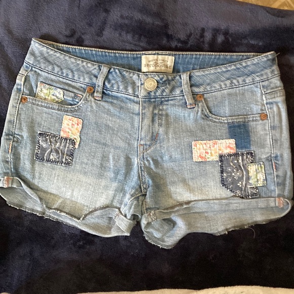 Aeropostale shorts with cute patches. Size 1/2 - Picture 1 of 3